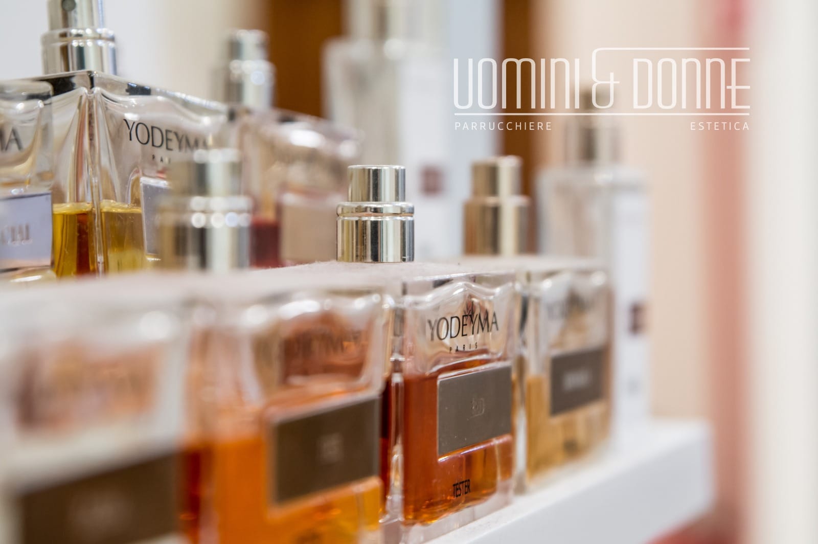 Espositore profumi Yodeyma Paris in salone - Uomini e Donne Parrucchieri Potenza